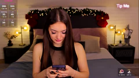 micky___love online show from January 7, 8:01 pm