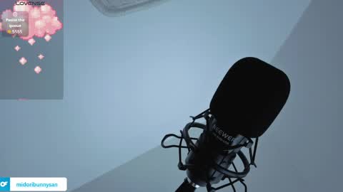 midori__san online show from April 6, 7:15 pm