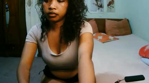 miel_07 online show from April 18, 11:02 am