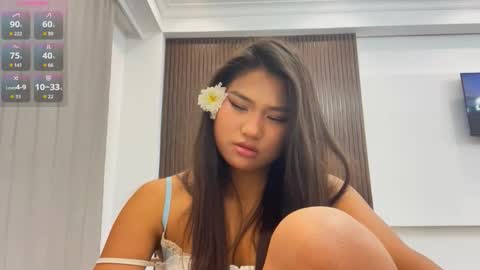 Mia online show from December 4, 5:35 pm