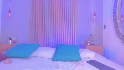 Mia online show from March 16, 1:04 pm