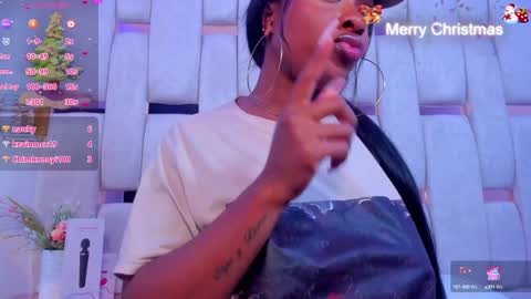 Snapshot of miia_schwarz chatting on December 16, 8:52 am Miia Schwarz online show from December 16, 8:52 am