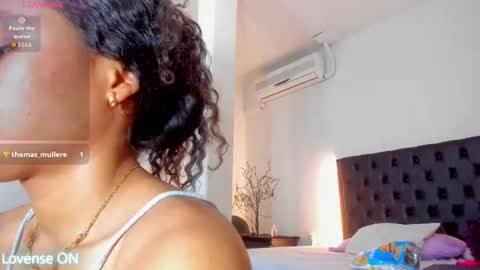 mia sofia online show from December 18, 7:40 pm