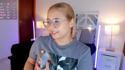 Mikaela blondie bigass online show from December 17, 12:31 pm