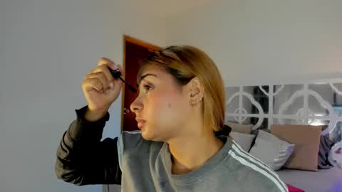 Mikaela blondie bigass online show from December 4, 11:12 am