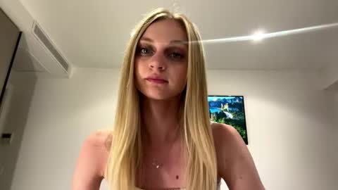 mikkiskees online show from July 4, 8:16 pm