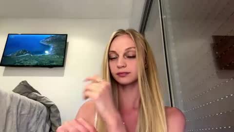 mikkiskees online show from July 7, 4:43 pm