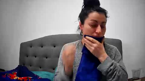 Mikyloveu online show from April 2, 2:25 pm