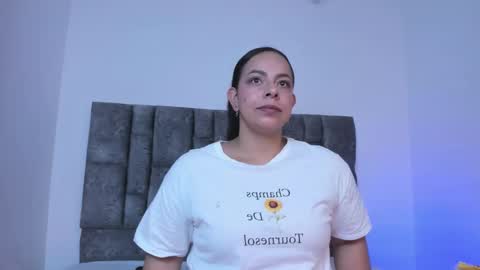 mila  online show from November 3, 9:41 pm