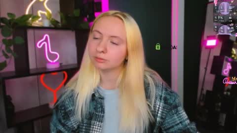 mila_glow online show from April 1, 7:11 pm