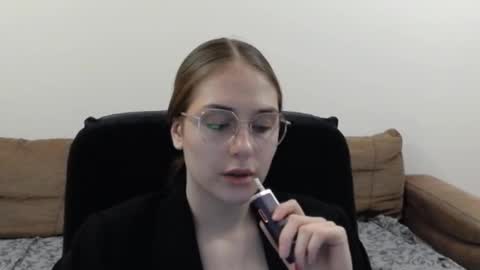 mila_keyy online show from January 18, 8:38 pm