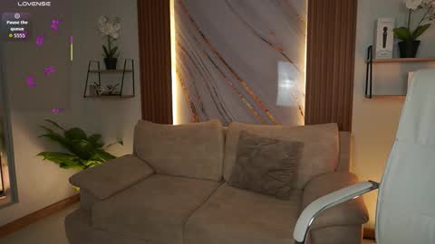 milacrave online show from November 11, 11:40 am