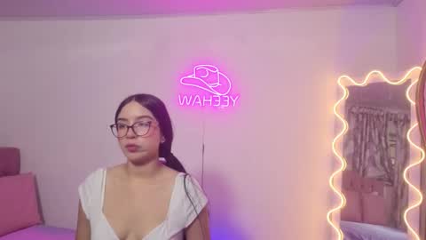 milah_tay online show from February 13, 11:45 am