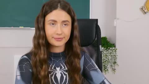 milaleoneli online show from March 4, 5:08 pm