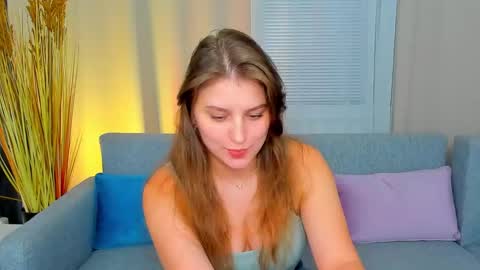 Snapshot of milaloove chatting on October 23, 8:15 pm Mila online show from October 23, 8:15 pm