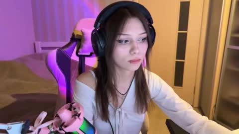 milamiuu online show from January 13, 2:10 pm