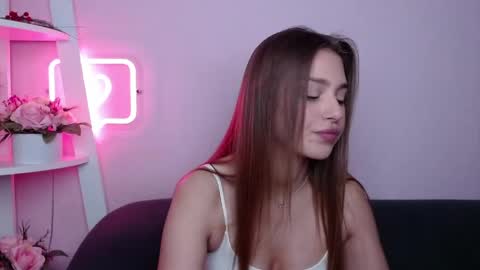 milanaangelas online show from April 20, 4:37 am