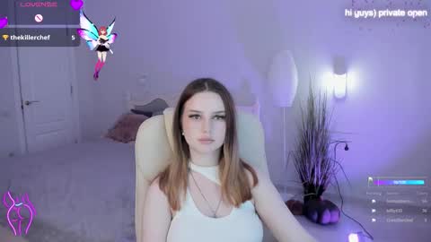 milanamoons online show from October 30, 1:45 pm