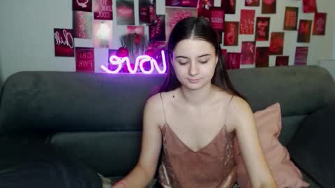 milanaroz online show from November 14, 6:02 am