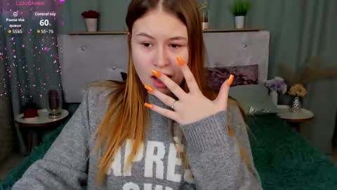 milanaxhoney online show from February 26, 1:04 am