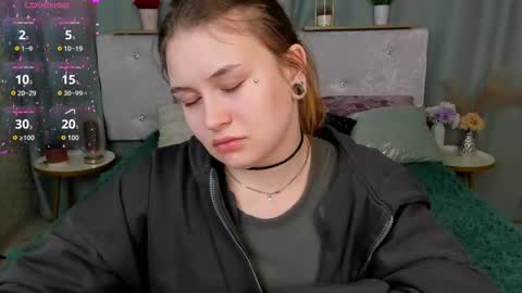 milanaxhoney online show from February 23, 1:50 am