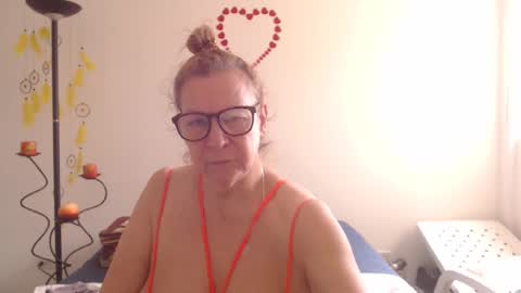 Snapshot of milchanell chatting on March 3, 3:48 pm milchanell online show from March 3, 3:48 pm