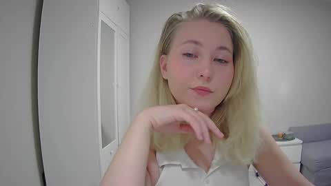 Milena new nonude shy blonde natural online show from November 21, 5:37 pm