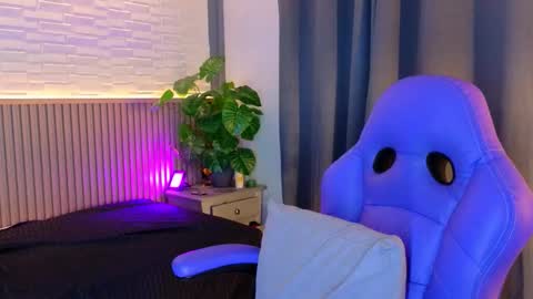 milena_lawson online show from November 6, 1:50 pm