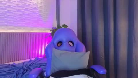 milena_lawson online show from December 19, 1:03 pm