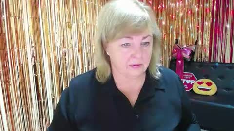 Snapshot of milenawedxy chatting on October 14, 5:10 am Milena online show from October 14, 5:10 am
