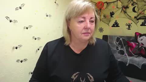 Snapshot of milenawedxy chatting on October 19, 5:09 am Milena online show from October 19, 5:09 am