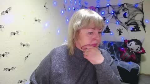 Snapshot of milenawedxy chatting on October 21, 5:33 am Milena online show from October 21, 5:33 am