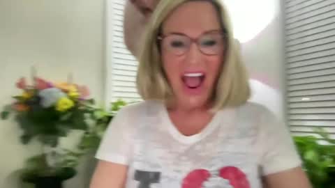 MIlf Goddess online show from July 4, 5:03 am