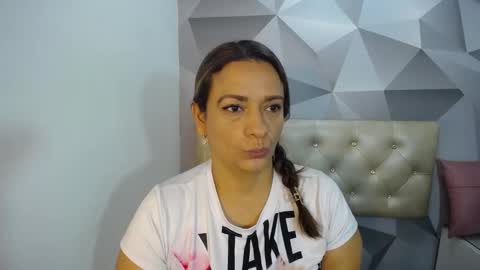 milf_hugeboobs online show from December 3, 11:01 am