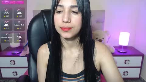 Snapshot of milk_little4u chatting on October 22, 3:44 am luci online show from October 22, 3:44 am