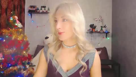 Snapshot of millaxqueen chatting on December 22, 6:39 am MillaXQueen online show from December 22, 6:39 am