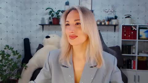 MillaXQueen online show from March 25, 3:15 pm