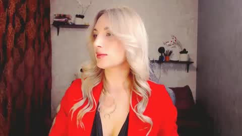 Snapshot of millaxqueen chatting on February 17, 2:38 pm MillaXQueen online show from February 17, 2:38 pm