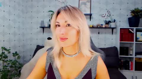 MillaXQueen online show from November 4, 2:11 pm