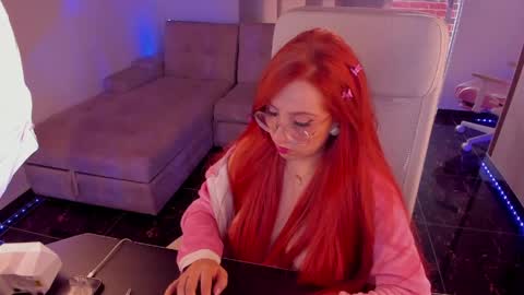 Monkey D Maddie online show from May 26, 8:30 pm