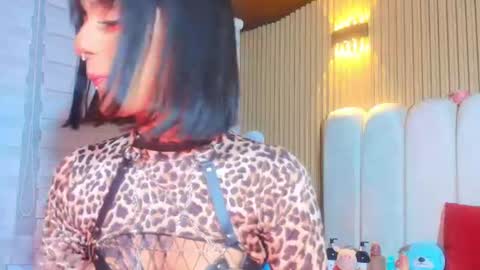 milu_carbajal_x online show from July 18, 4:05 am