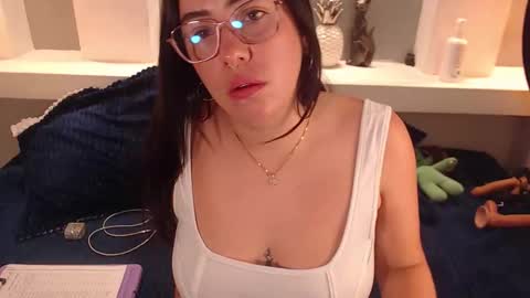 Milu Wallace  online show from November 14, 2:11 am