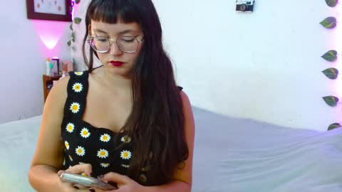 mily_baker online show from April 10, 1:33 am