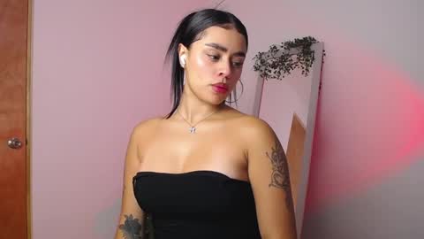 Mily Ortiz online show from November 13, 6:07 pm