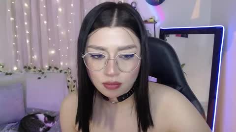 Mily online show from November 7, 8:25 pm