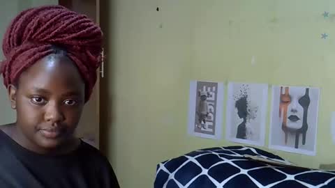 mini_karee online show from February 18, 3:33 pm