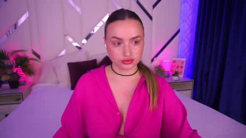 minifox_ online show from November 5, 8:19 am