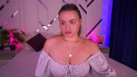 minifox_ online show from October 28, 8:09 am