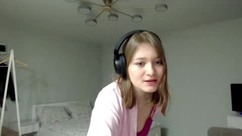 Mira online show from February 11, 9:49 pm