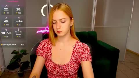 Snapshot of mirandamayers chatting on October 21, 11:58 am MirandaMayers online show from October 21, 11:58 am